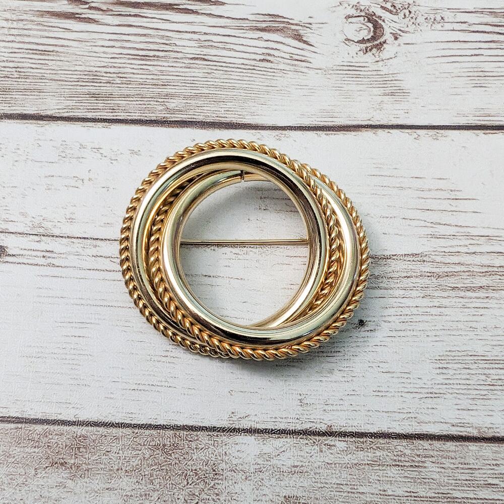 Vintage Brooch / Pin - Gold Tone Interlocking Circles